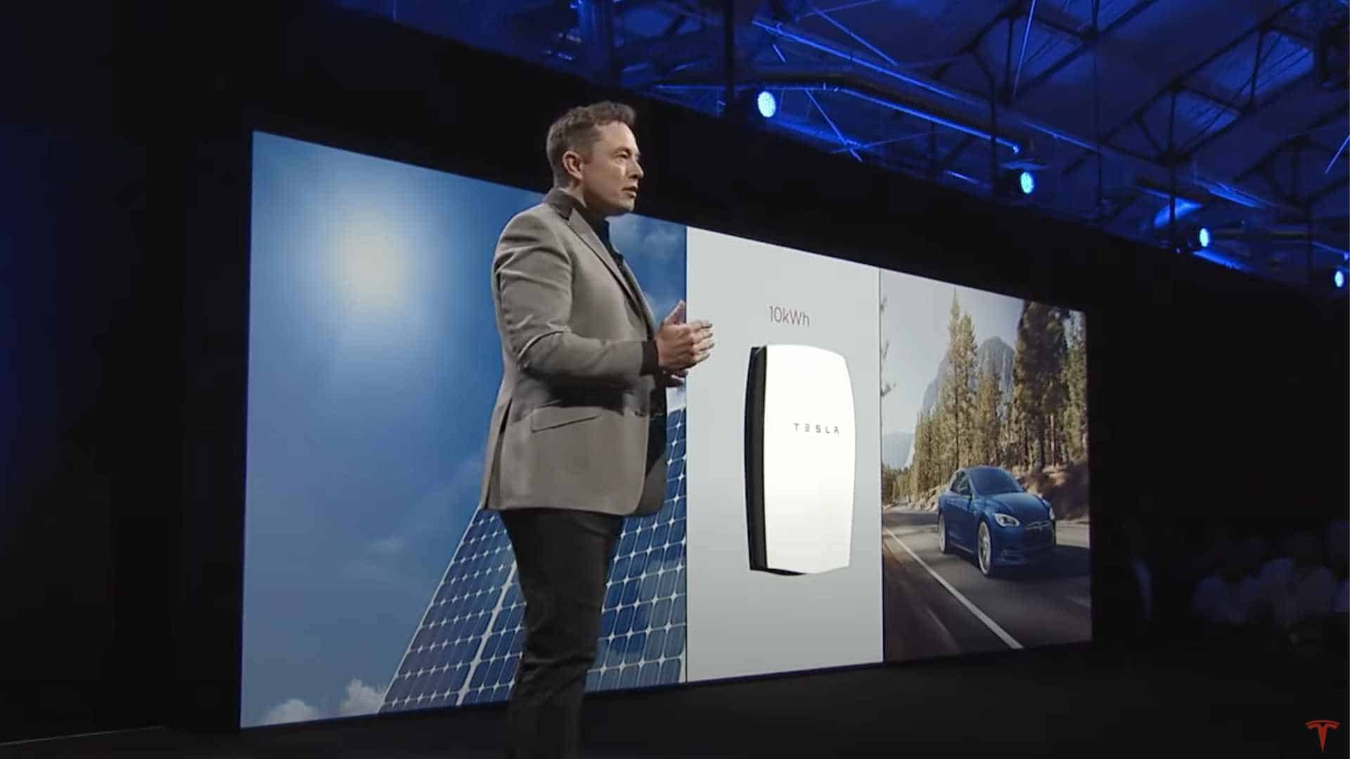 Elon Musk Introduces Tesla Powerwall v1