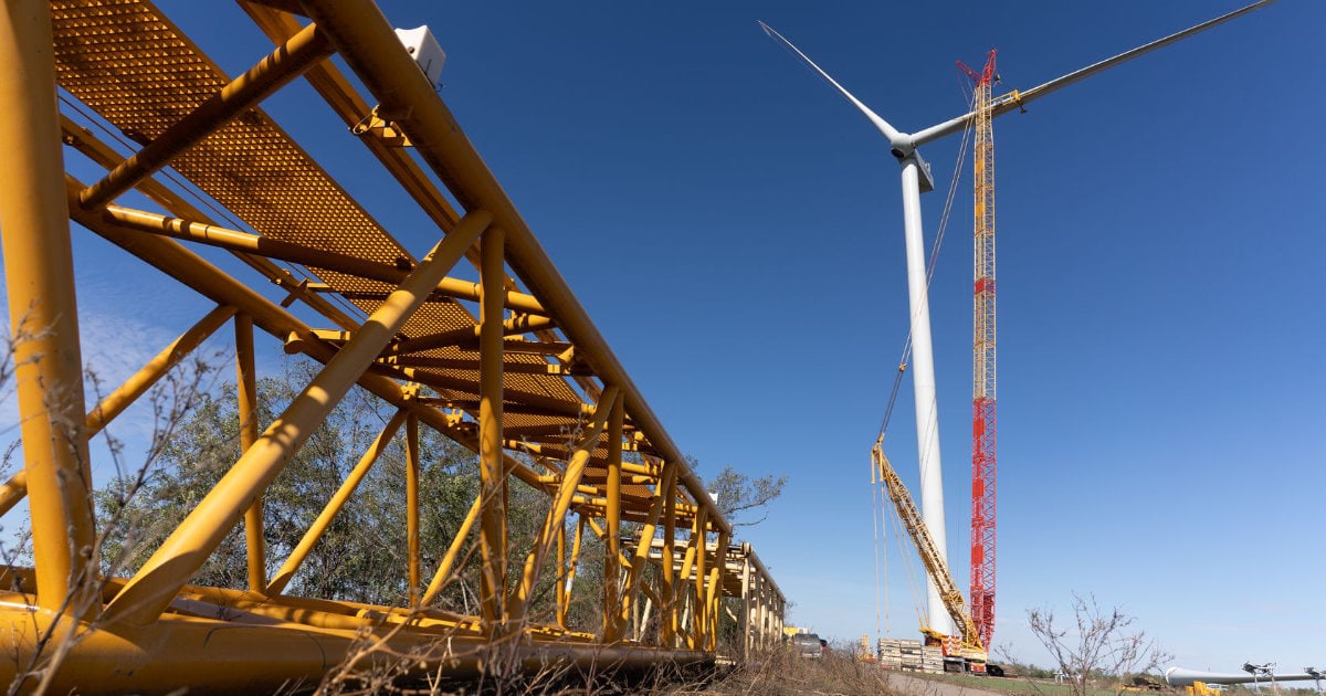 DTEK's Ukraine Wind Farm: Green Rebuilding Post-Russian Attacks 2 DTEK Wind Farm Construction